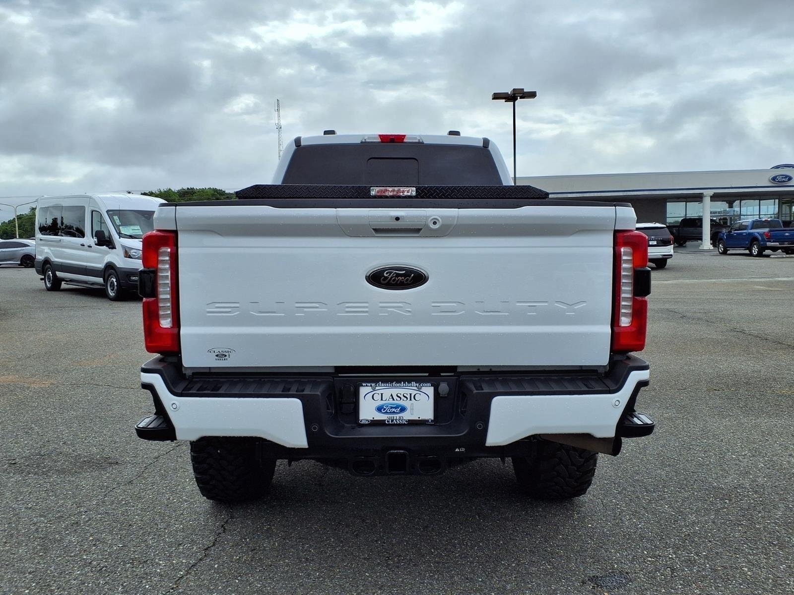 Used 2024 Oxford White Ford XLT image 10