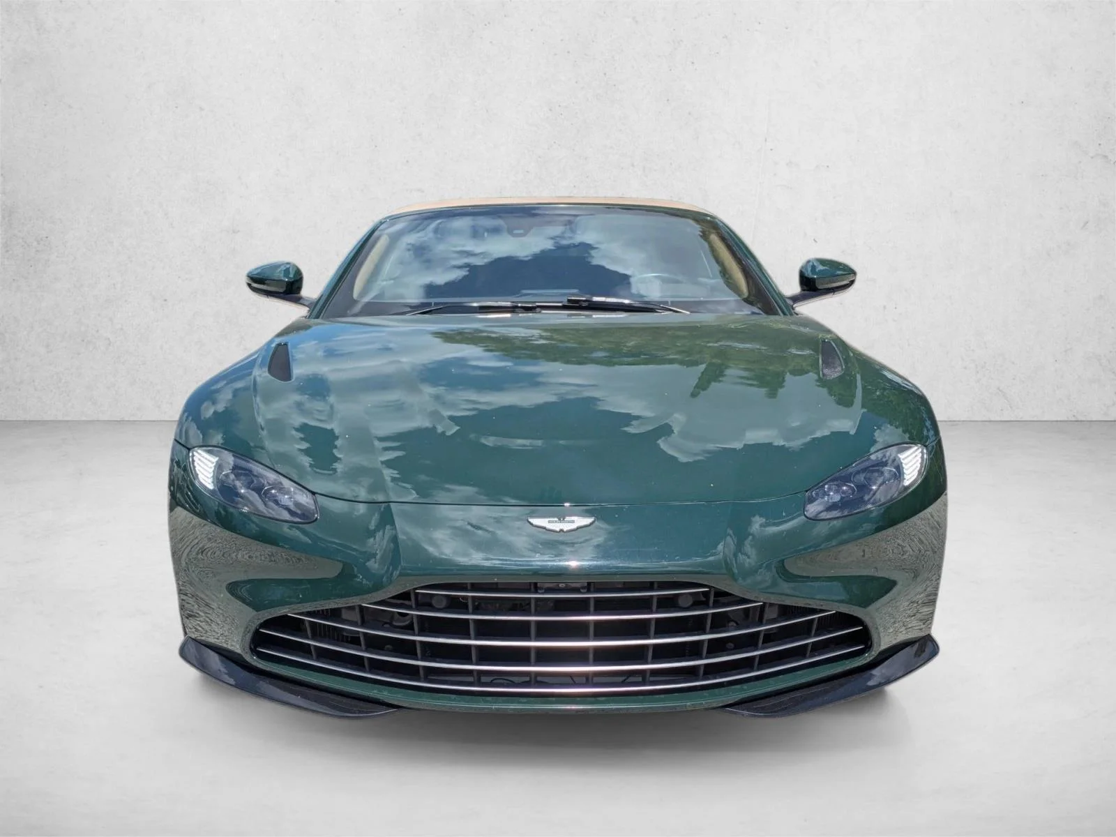 Used 2021  Aston Martin  image 2