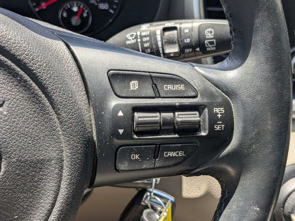 Used 2017 White Kia LX image 28