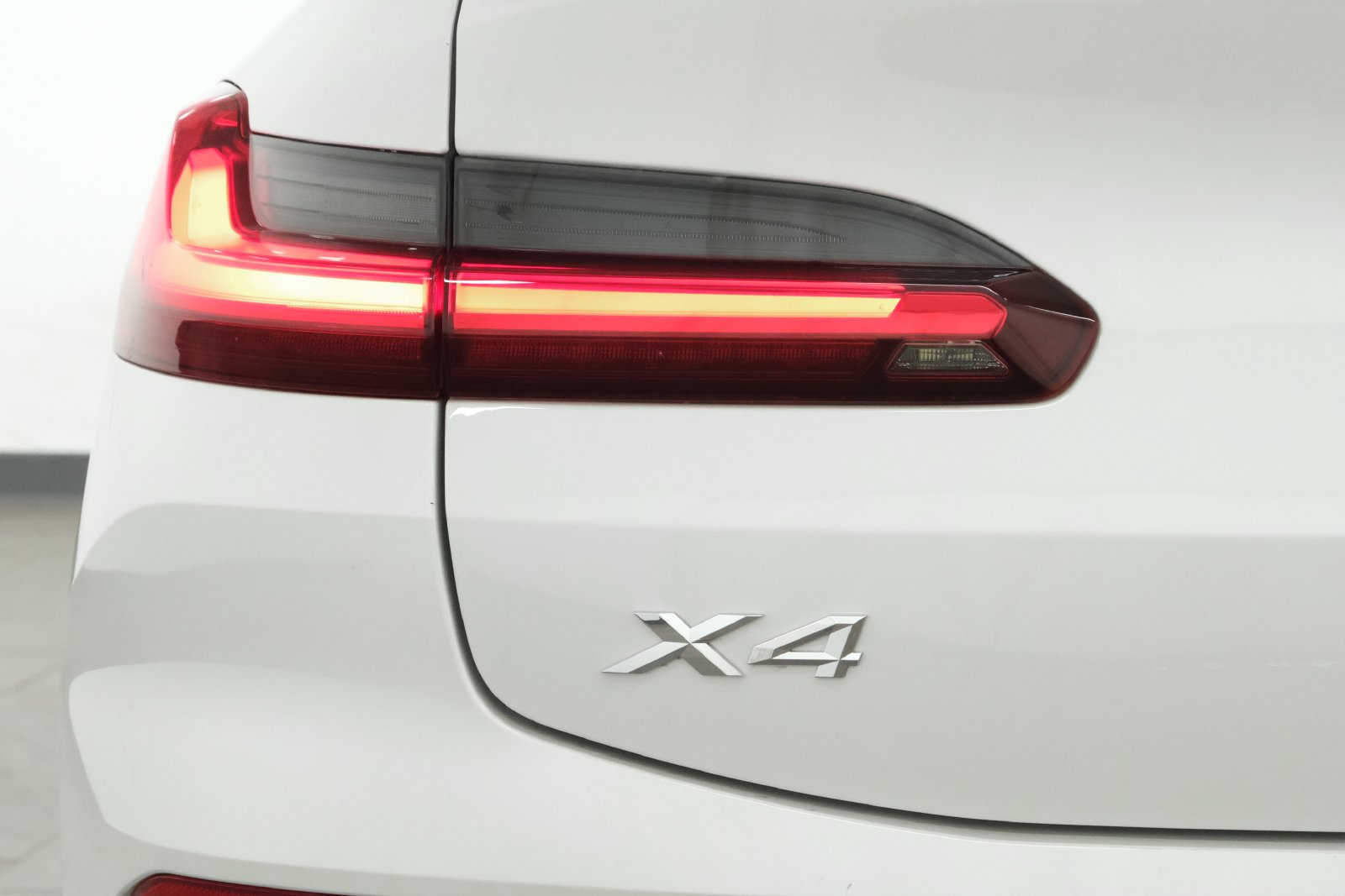 Certified Used 2025 White Metallic BMW xDrive30i image 4