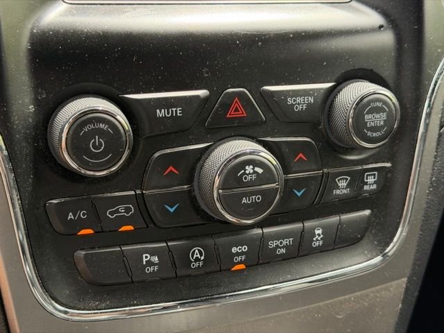 Used 2020 Silver Jeep Laredo E image 27