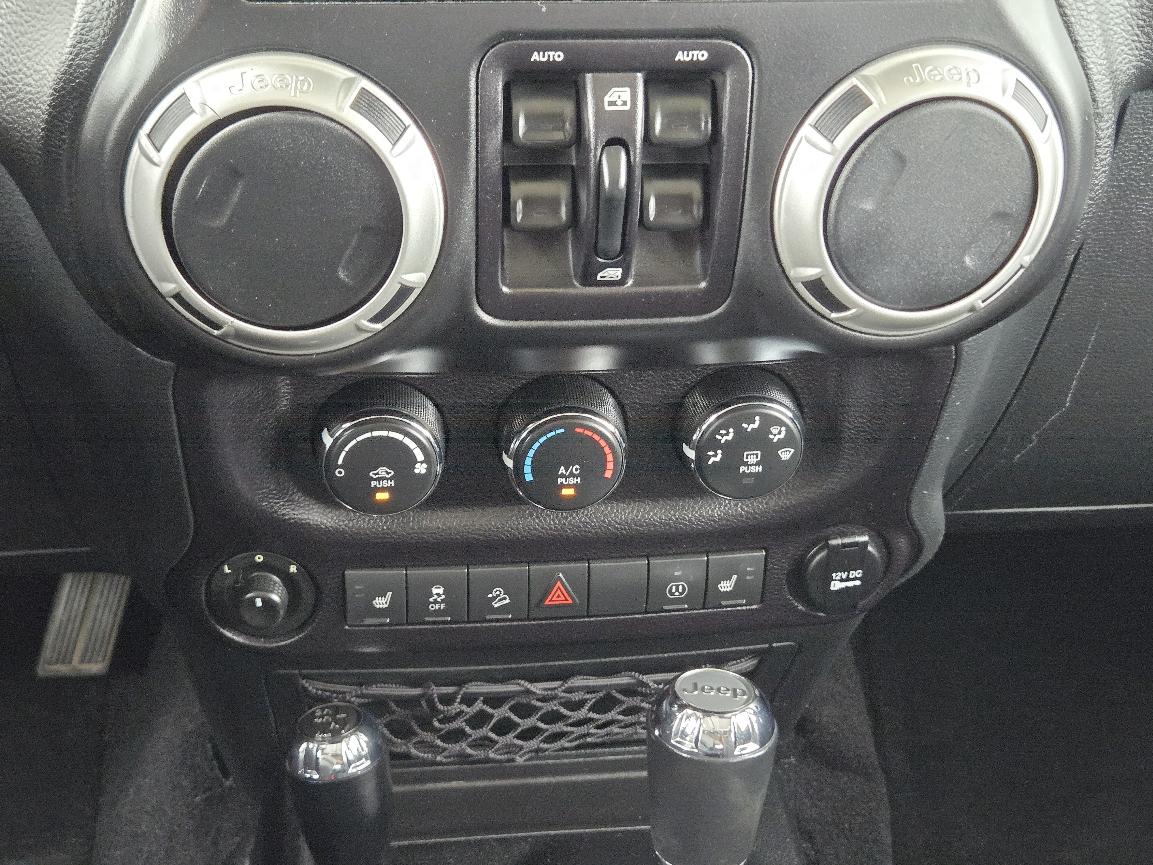 Used 2017 Granite Crystal Metallic Clearcoat Jeep Sahara image 20
