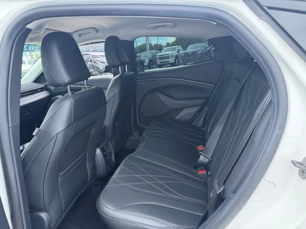 Used 2024 White Metallic Ford Select image 13
