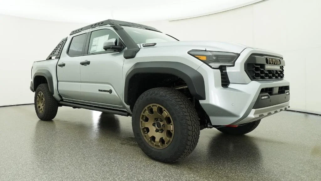 New 2026 Celestial Silver Metallic Toyota Trailhunter image 22