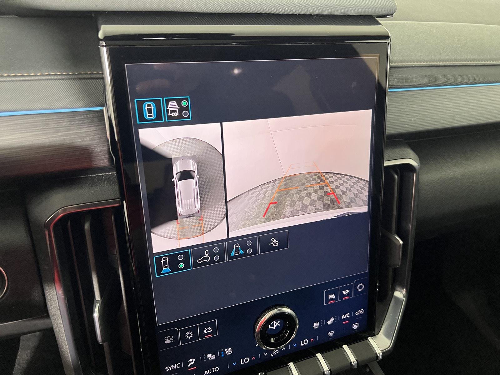 Used 2025 Summit White GMC AWD AT4 image 22