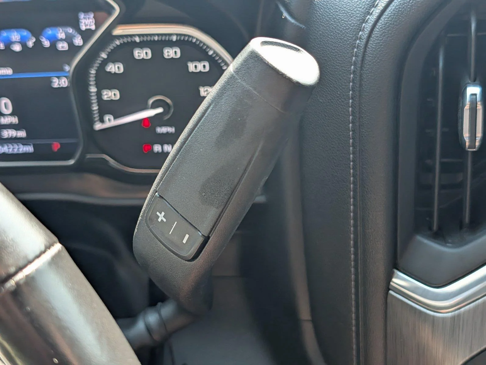 Used 2022 White Frost Tricoat GMC Denali image 28
