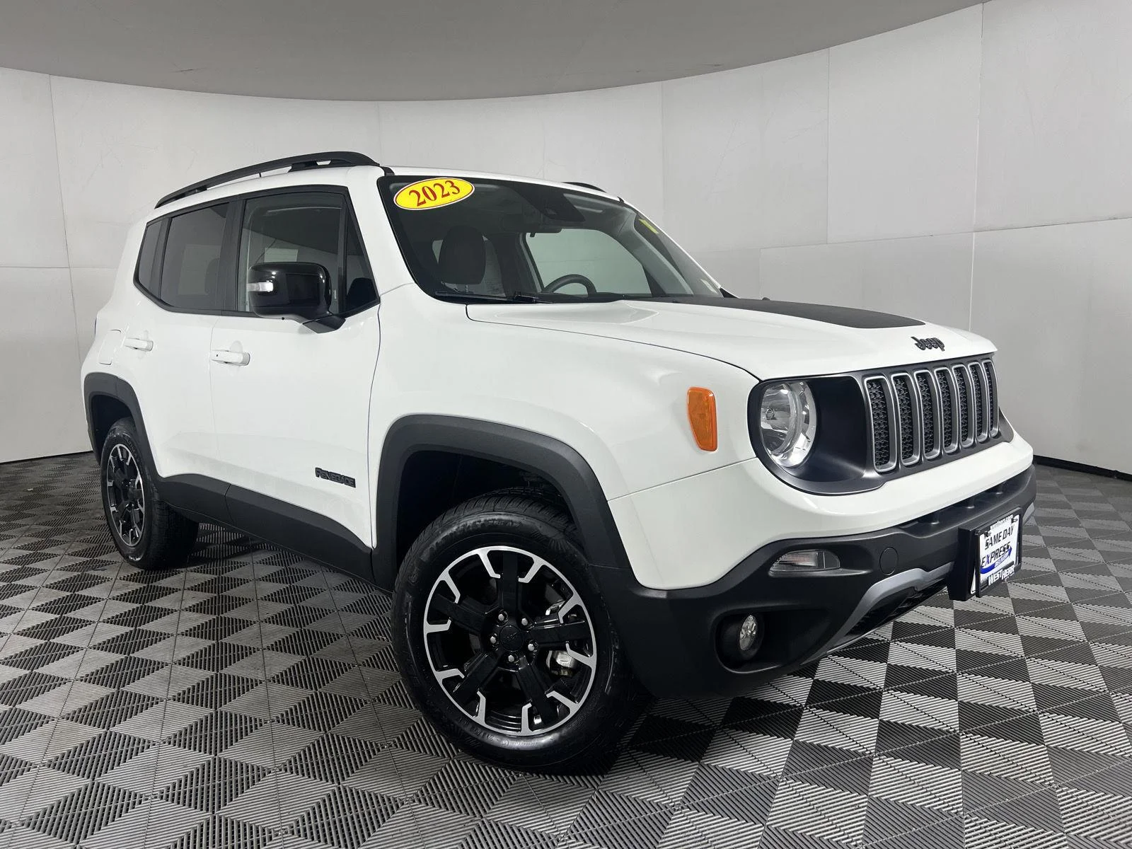 Used 2023  Jeep Upland image 40