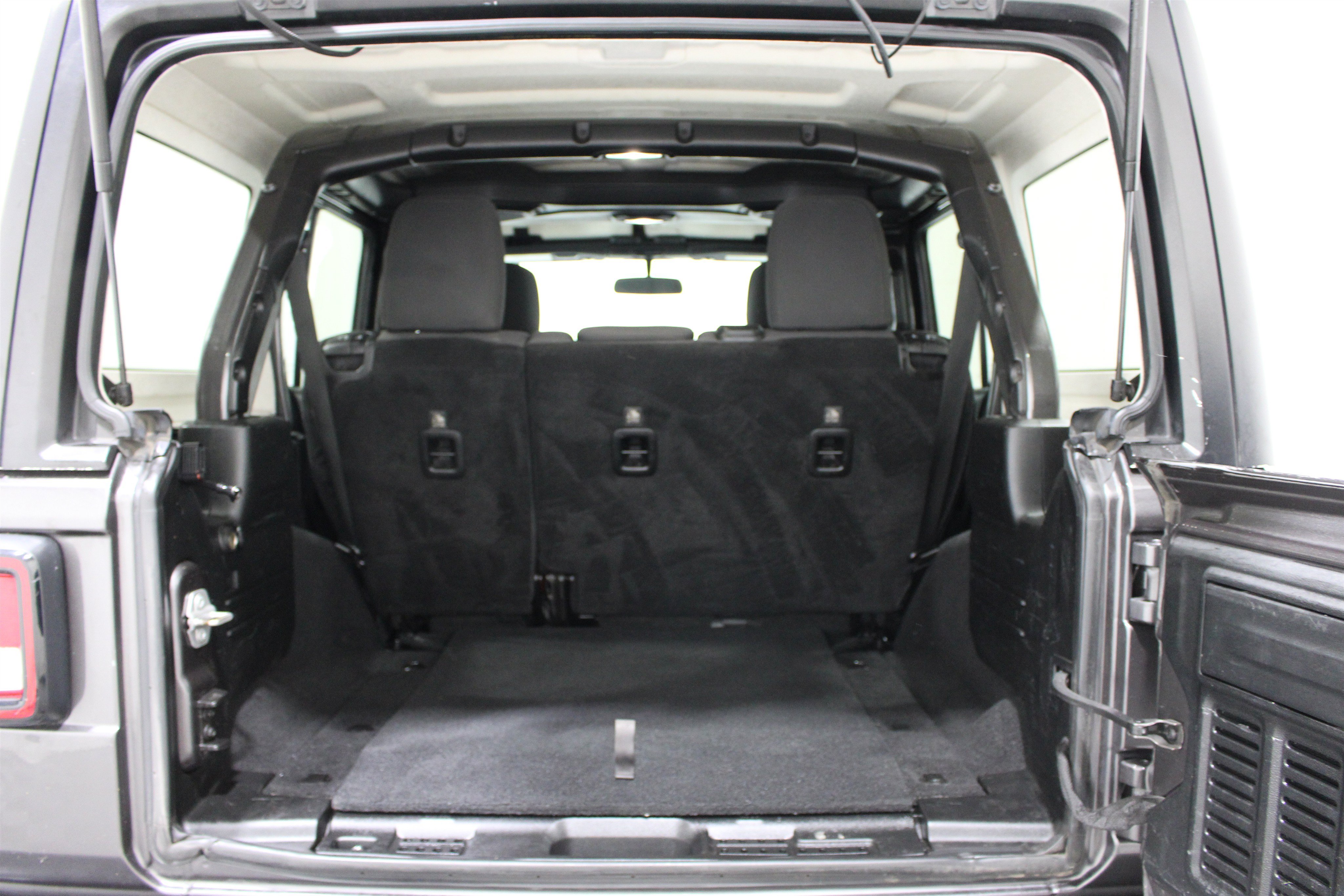 Used 2018 Granite Crystal Metallic Clearcoat Jeep Sport S image 22
