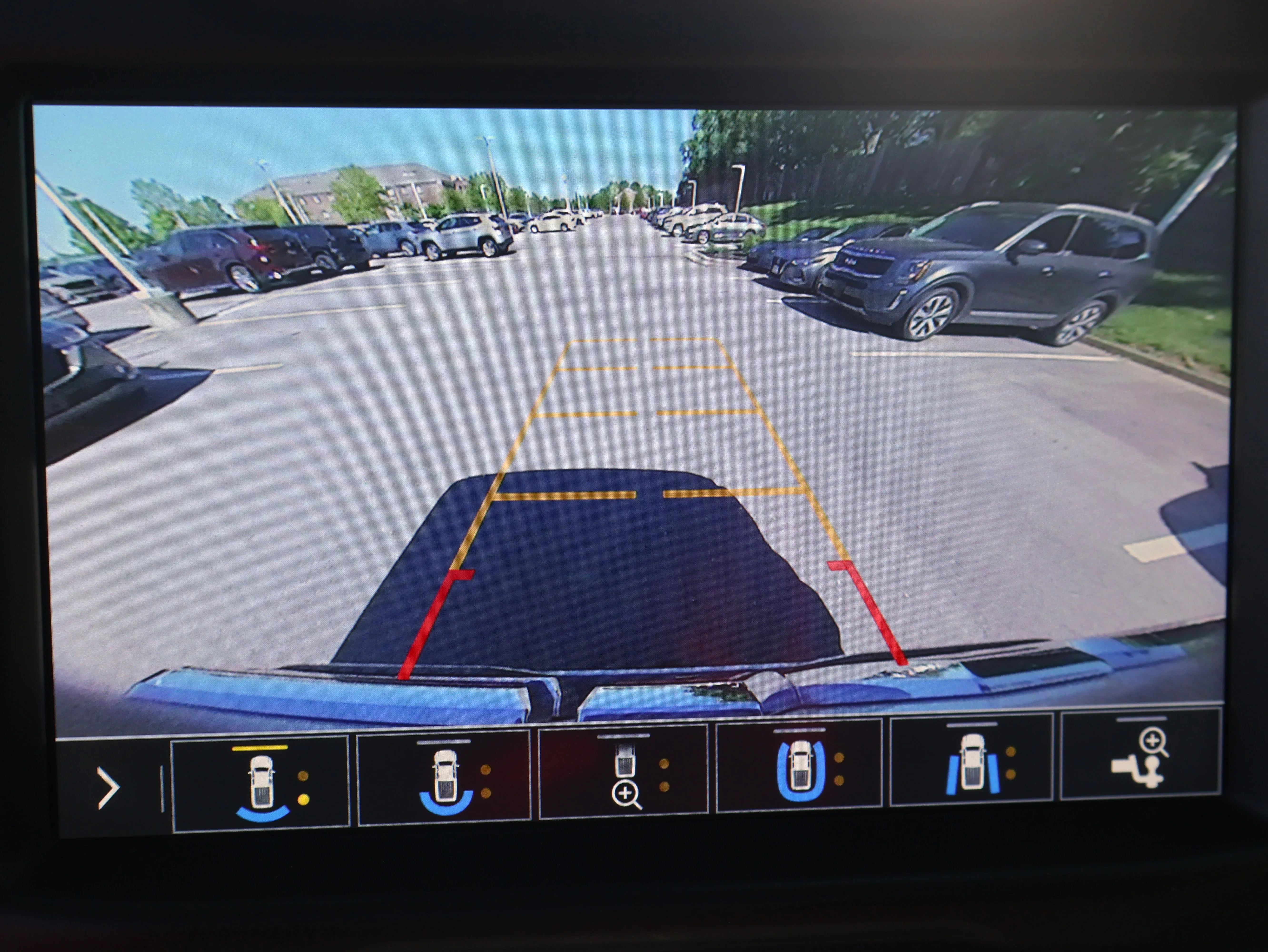 Used 2019 White Frost Tricoat GMC Denali image 28