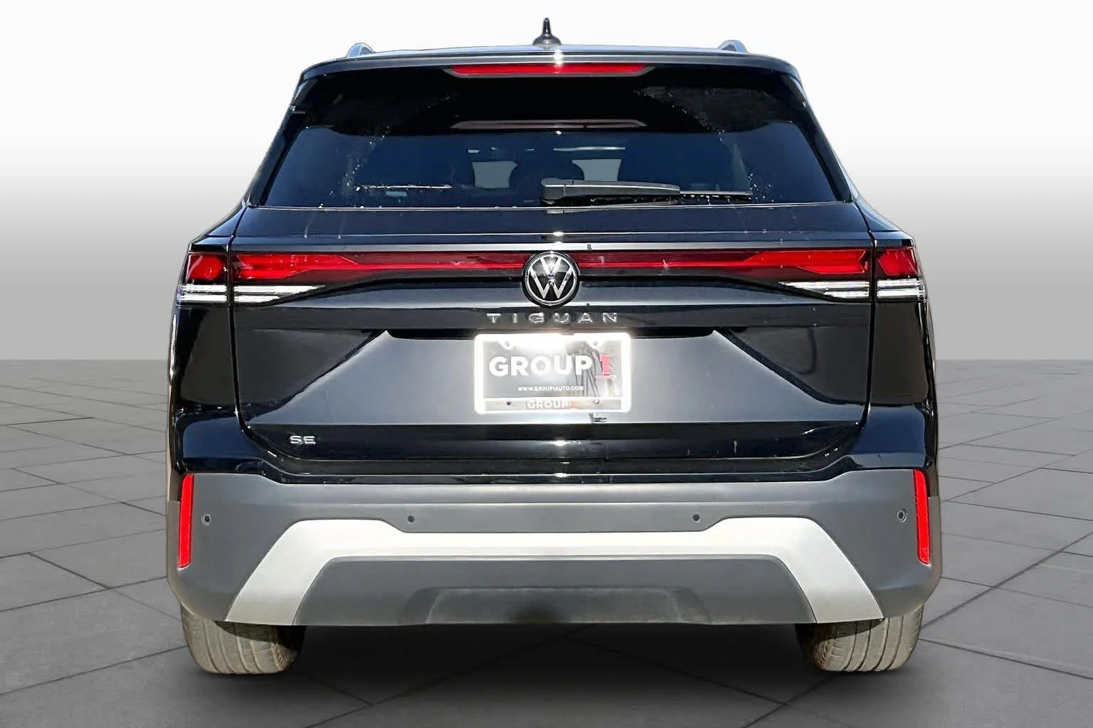 Used 2026 Deep Black Pearl Volkswagen SE image 4