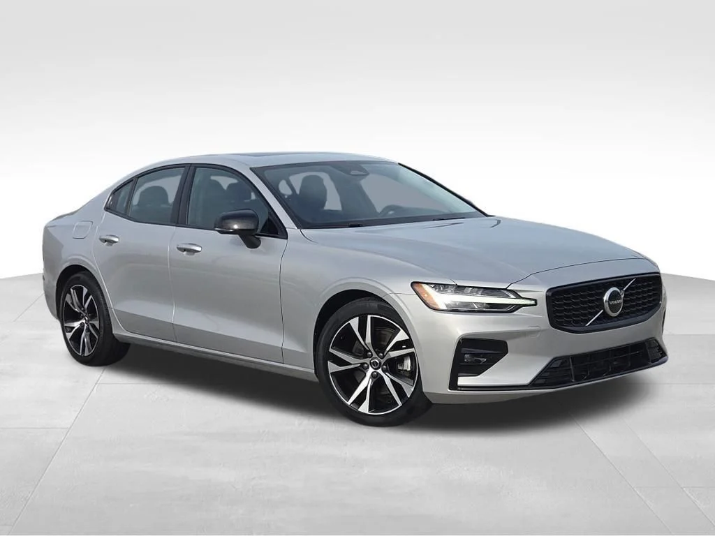 2024 Volvo S60 B5 Core Dark Theme's photo