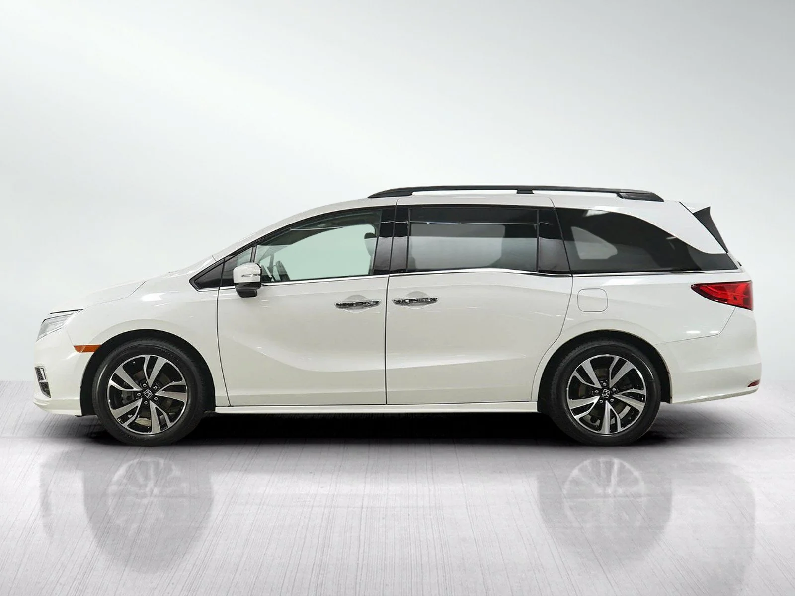Used 2020 Honda Odyssey Elite with VIN 5FNRL6H98LB007756 for sale in Burnsville, Minnesota