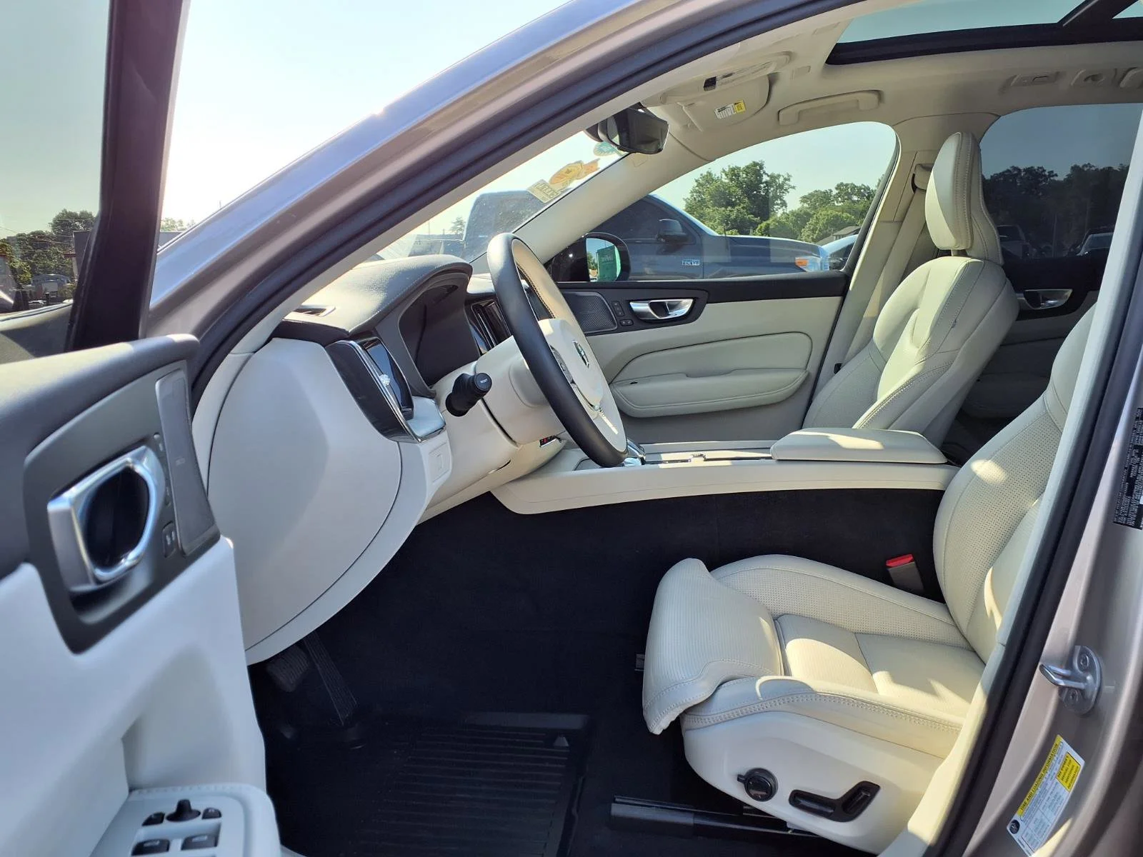 Used 2025 Bright Dusk Metallic Volvo Ultra image 25
