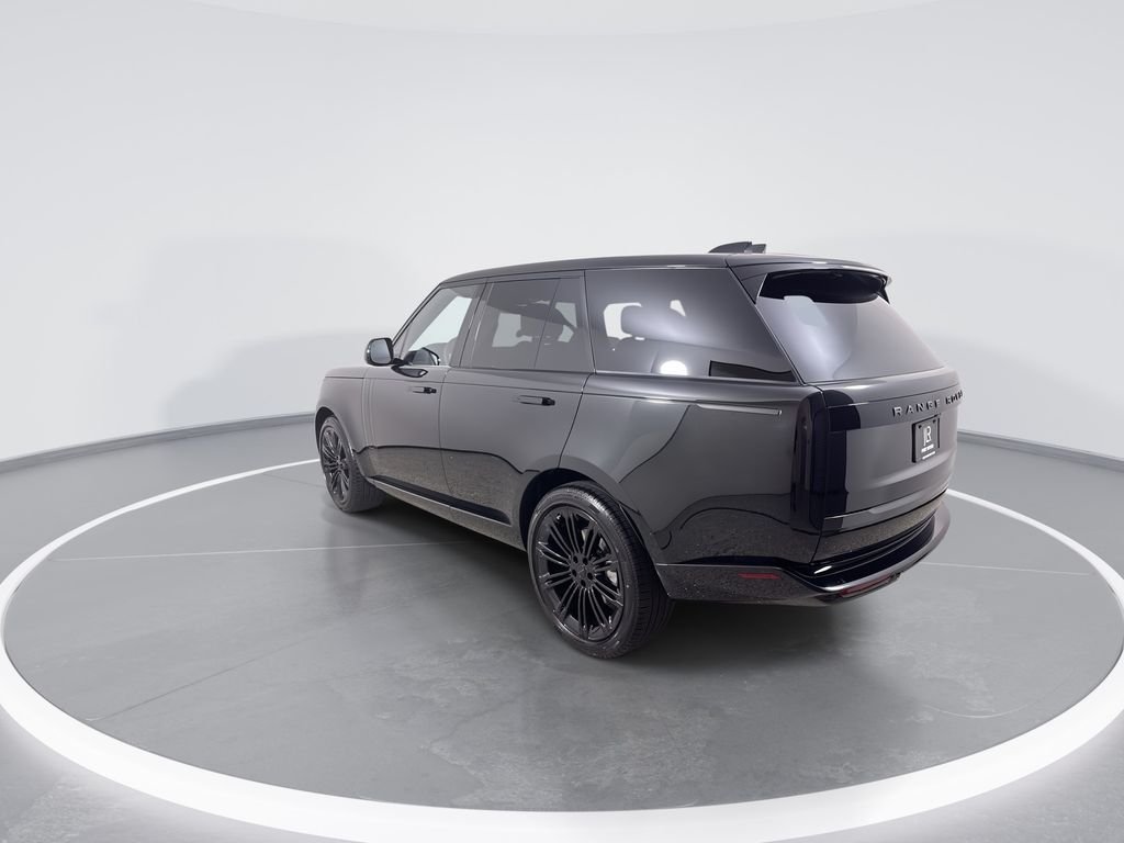 New 2026 SANTORN BLK MET Land Rover SE image 6