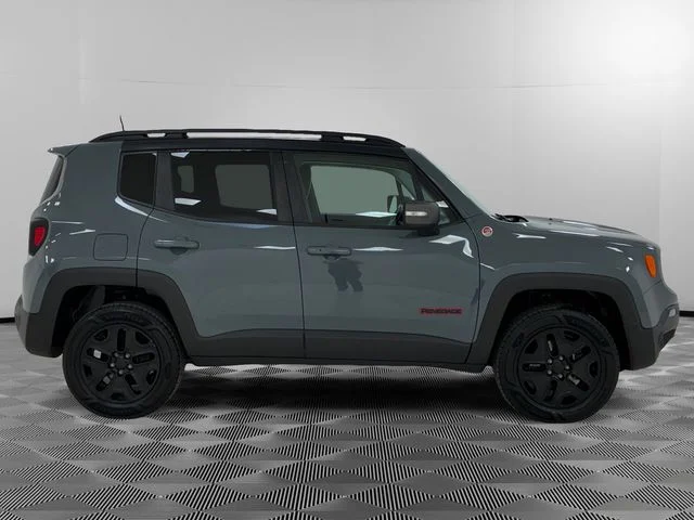 Used 2018 Gray Jeep Trailhawk image 6