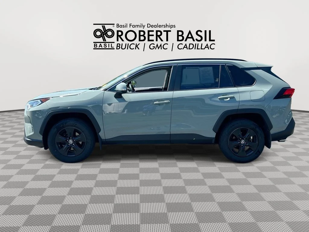 Used 2020  Toyota XLE image 5