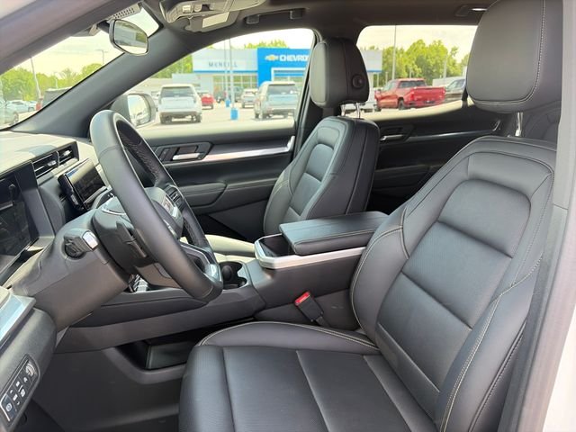 Used 2025 White GMC Elevation image 18