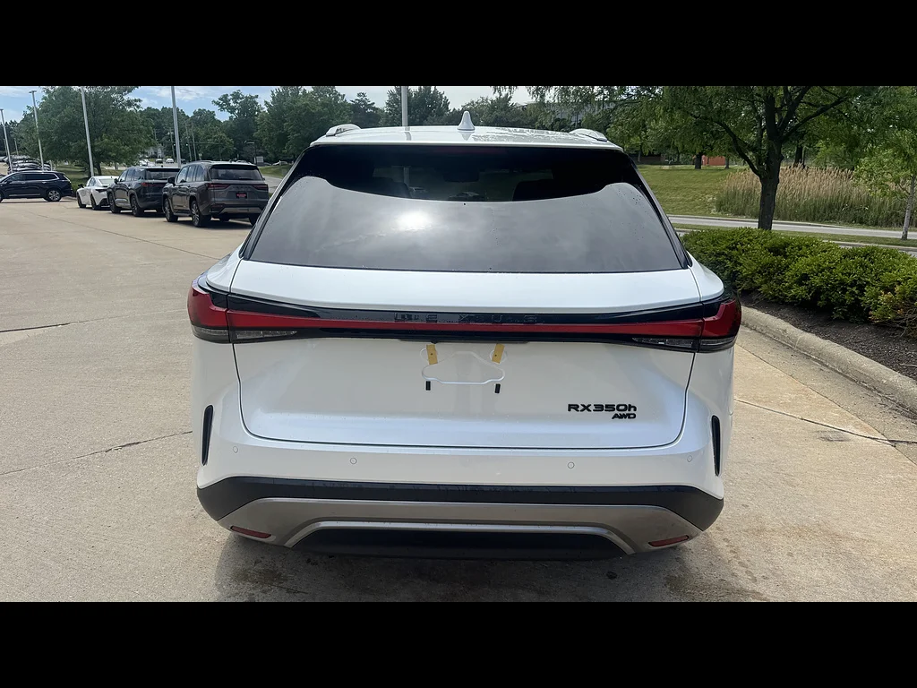 New 2026 Eminent White Pearl Lexus Premium+ image 4