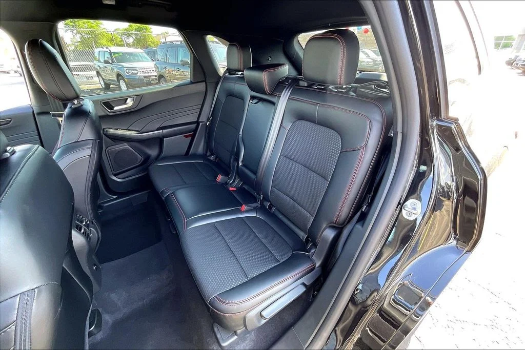 New 2026 Agate Black Metallic Ford ST-Line Elite image 25