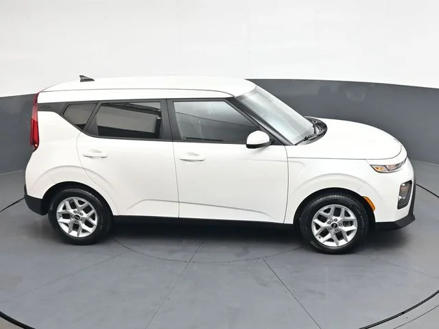 Used 2020 White Kia S image 26