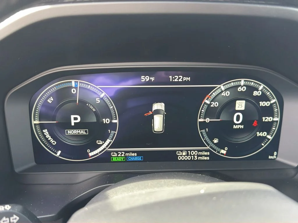 New 2025 Graphite Gray Mitsubishi SE image 15
