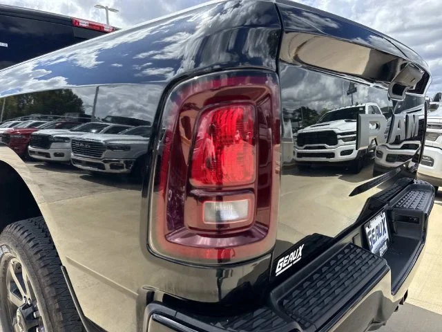 New 2027 Diamond Black Crystal Pearl-Coat Exterior Paint RAM Black Express image 14