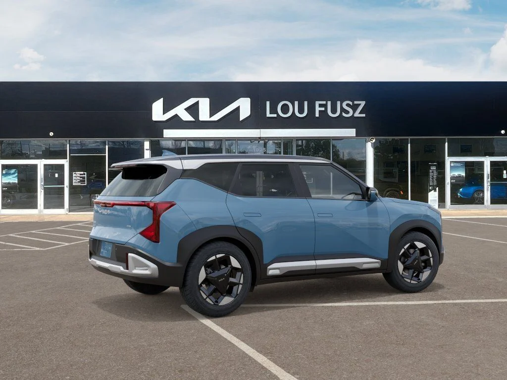 New 2027 Frost Blue / Black Roof Kia S image 6