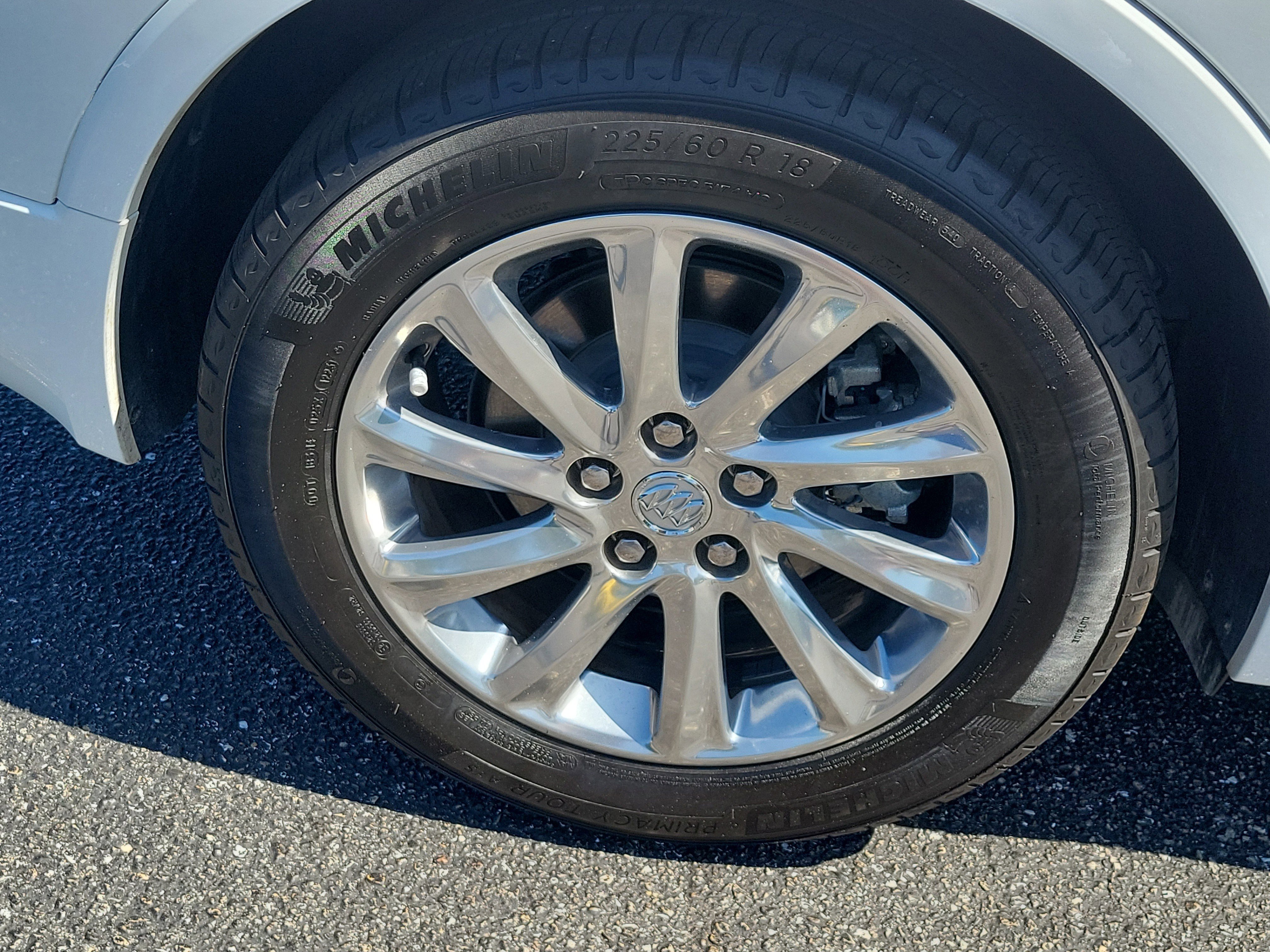 Used 2019 Summit White Buick Essence image 9