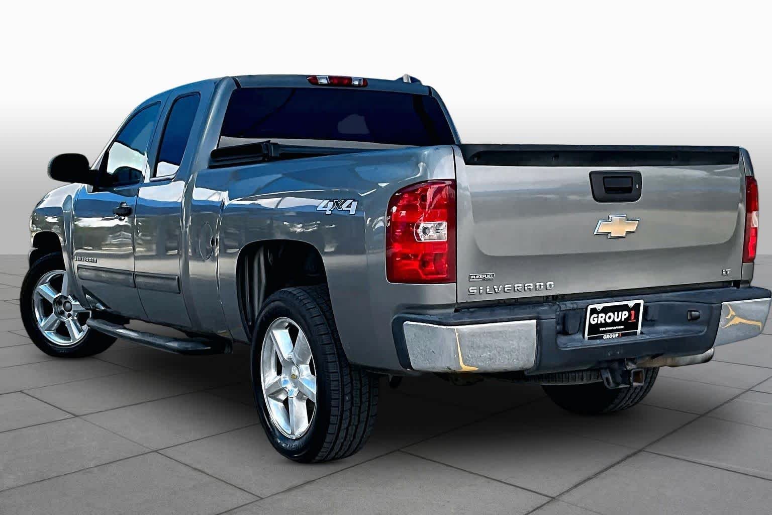 Used 2009 Graystone Metallic Chevrolet LT image 6