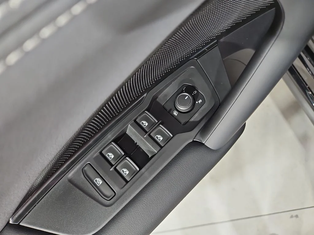 New 2026 Black Volkswagen 2.0T SE image 11
