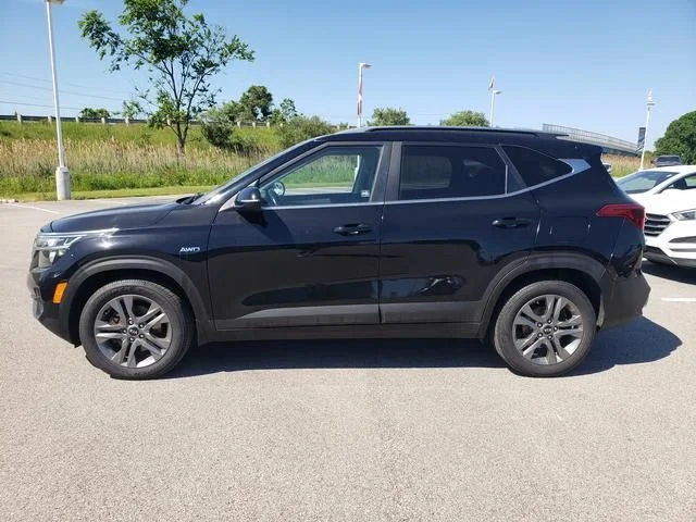 Used 2021 Black Kia S image 4