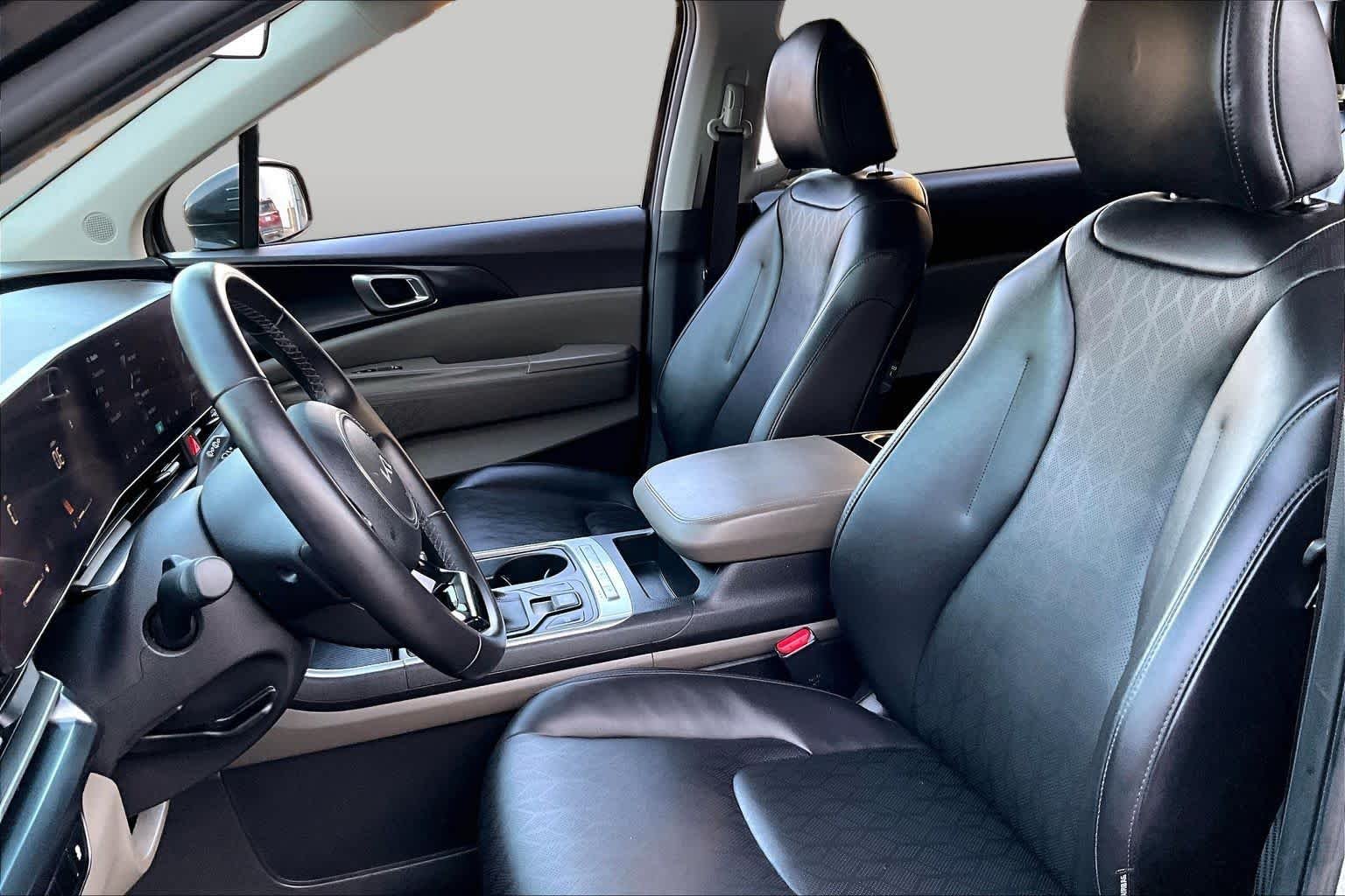 Pre-Owned 2025 Kia Carnival LXS