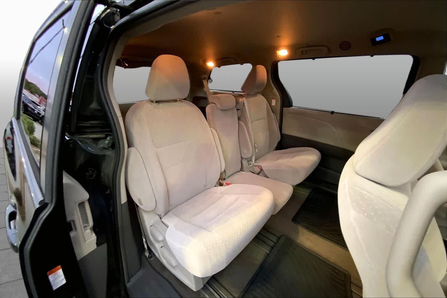 Used 2018 Midnight Black Metallic Toyota LE Auto Access Seat image 17