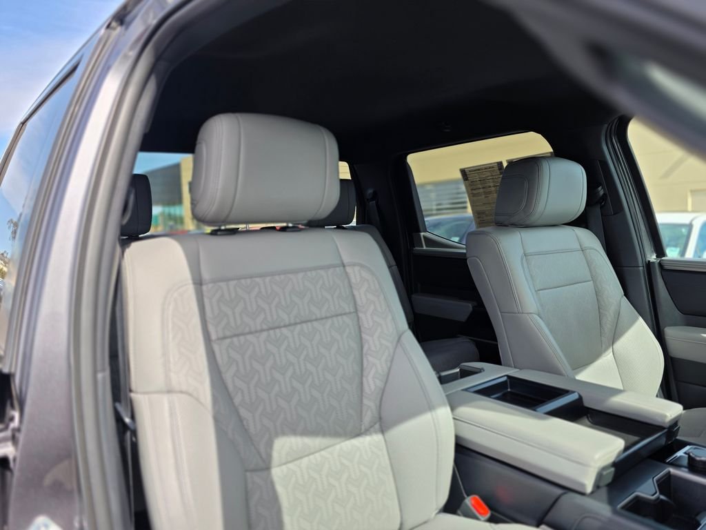 2025 Toyota Tundra Limited - Photo 11