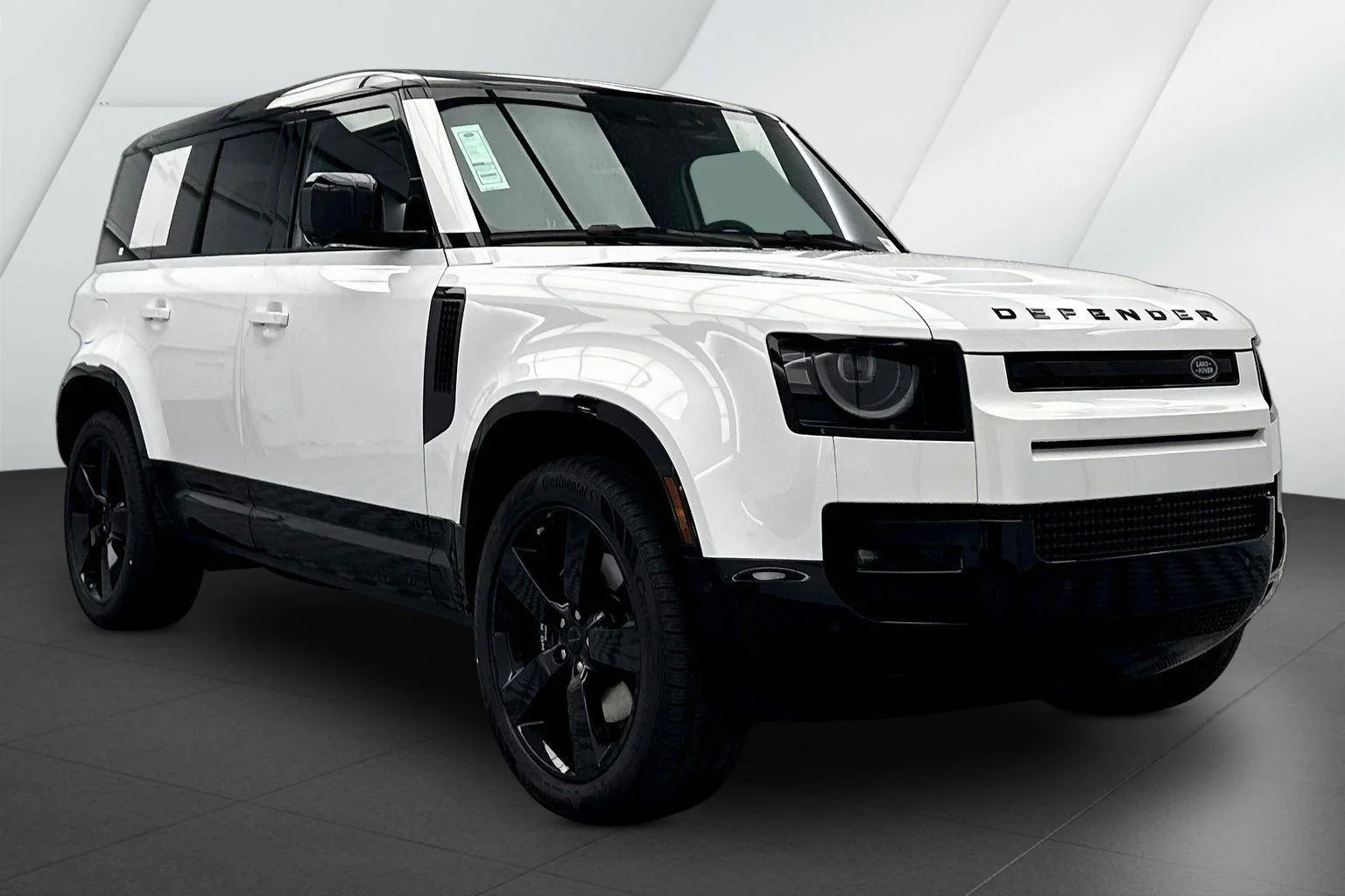 2026 Land Rover Defender 110 V8 P525's photo