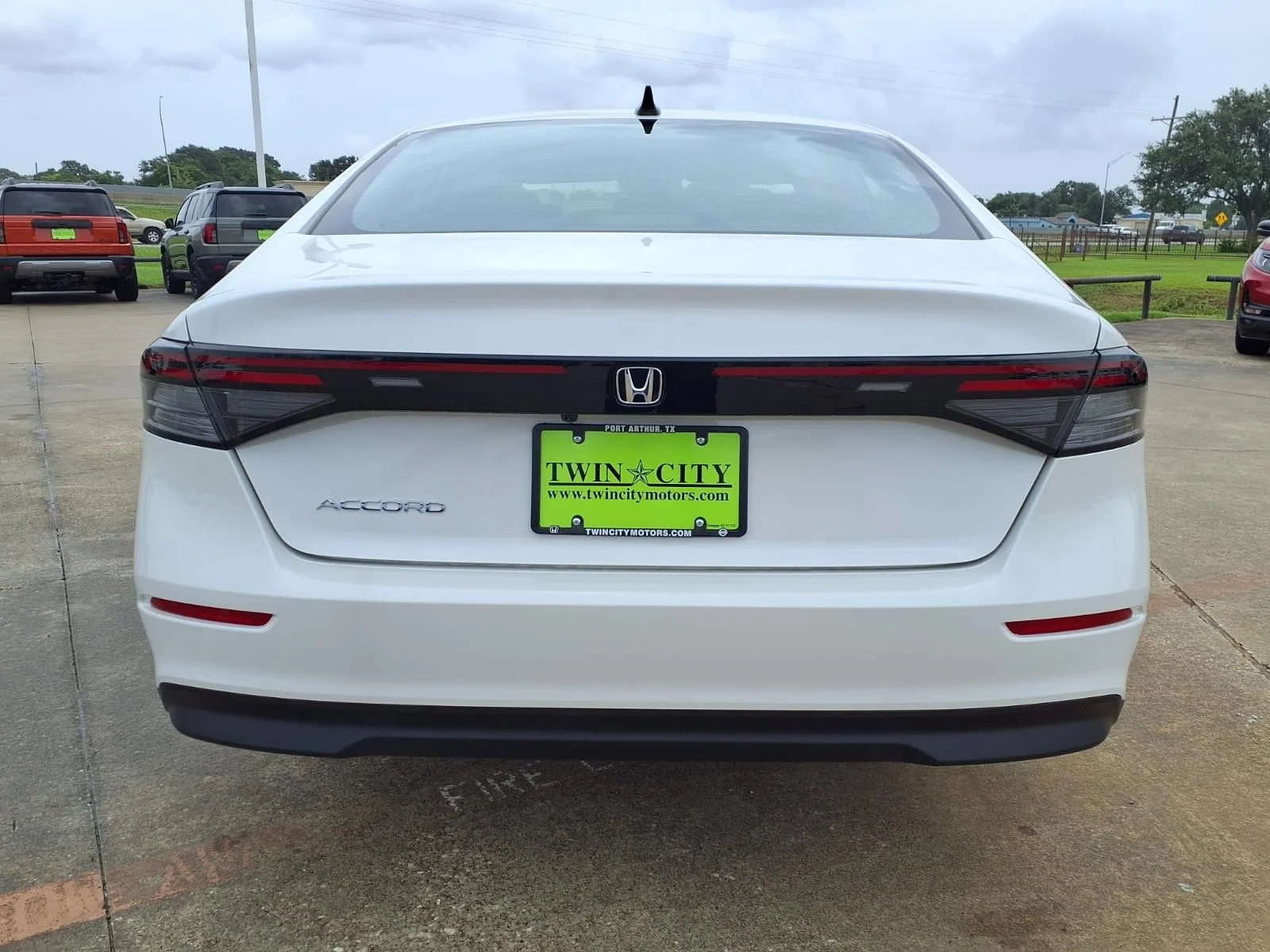 New 2026 White Honda SE image 4