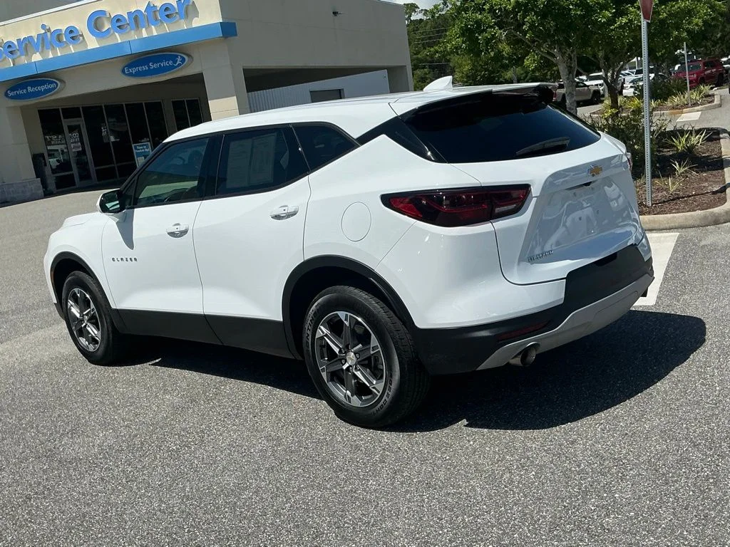 Used 2025 White Chevrolet LT image 4