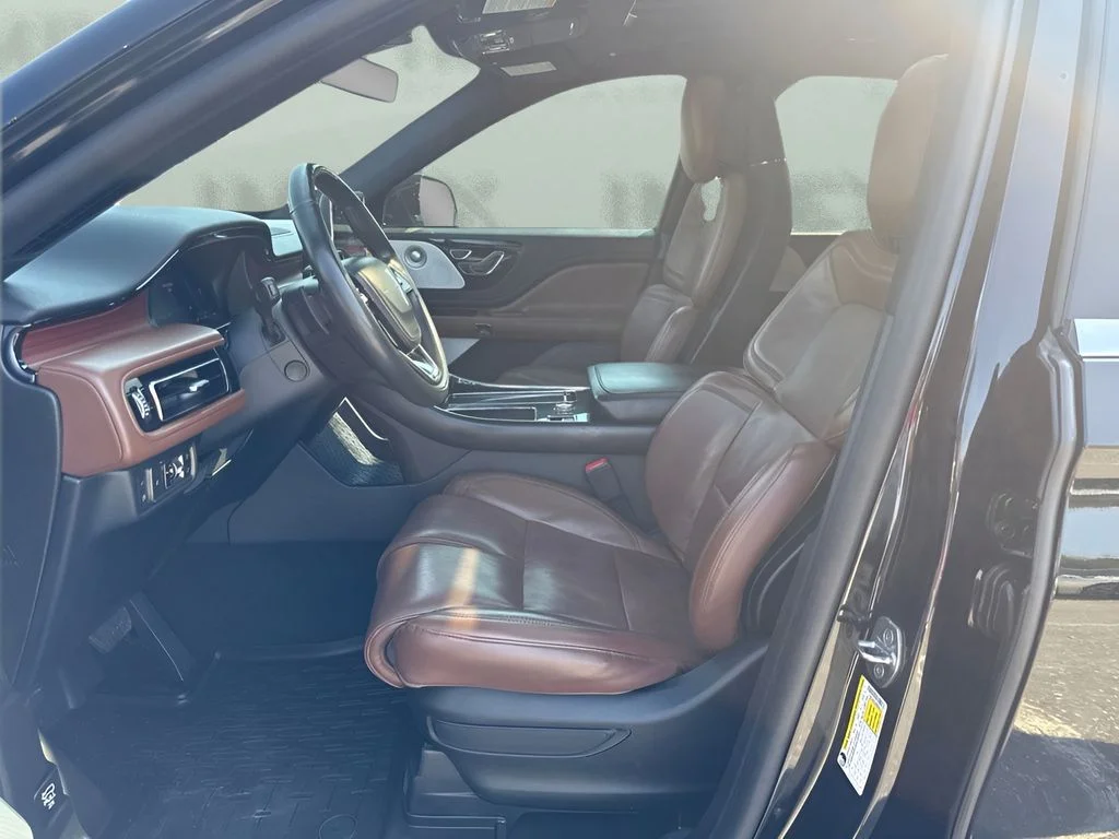 Used 2021 Black Lincoln Grand Touring image 9