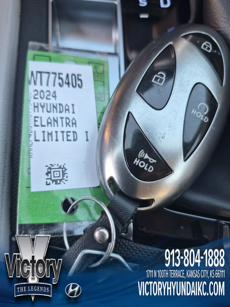 Used 2024 White Hyundai Limited image 29