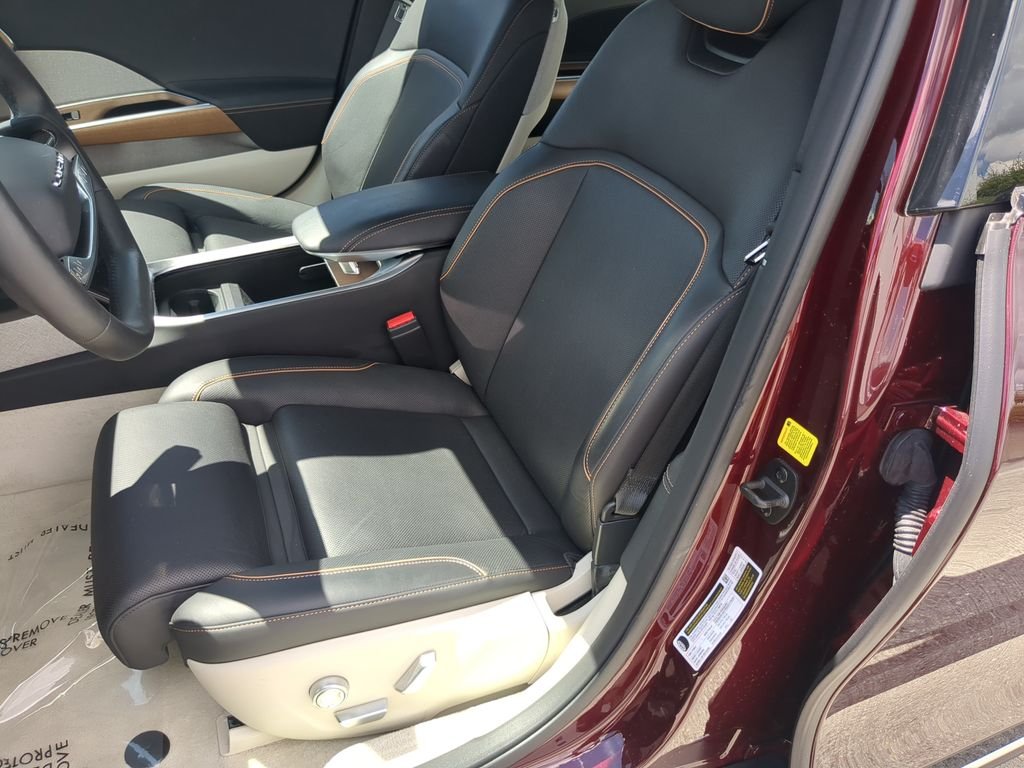 Used 2025 Red Lucid Touring image 21