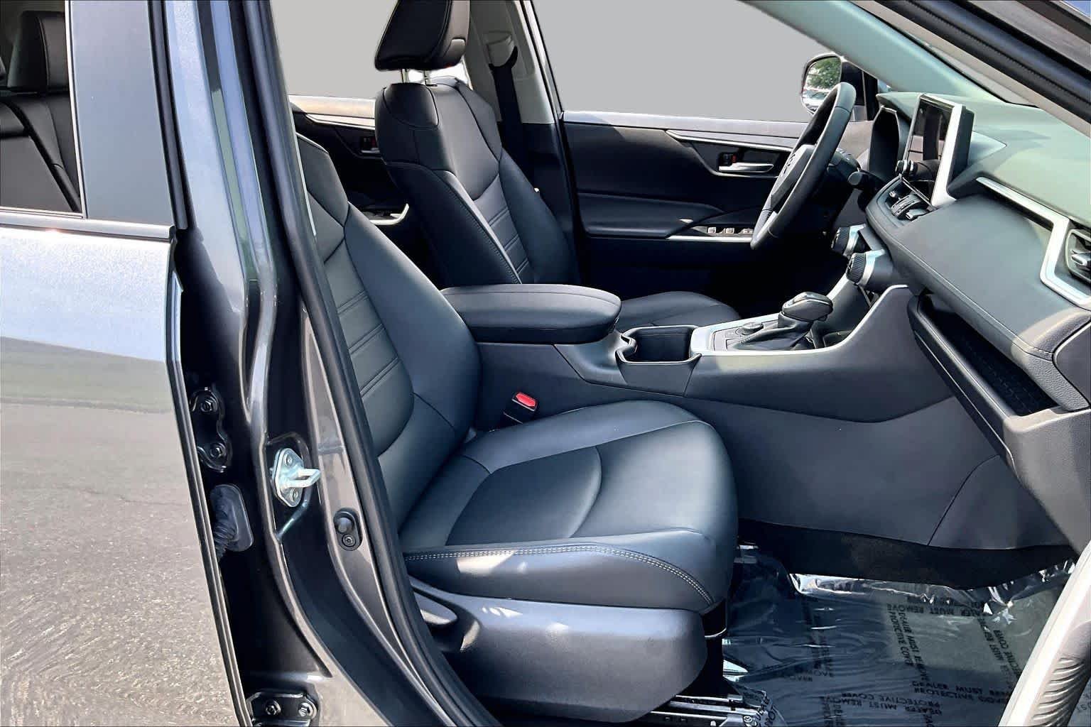 Used 2024 Magnetic Gray Metallic Toyota Hybrid XLE Premium image 9