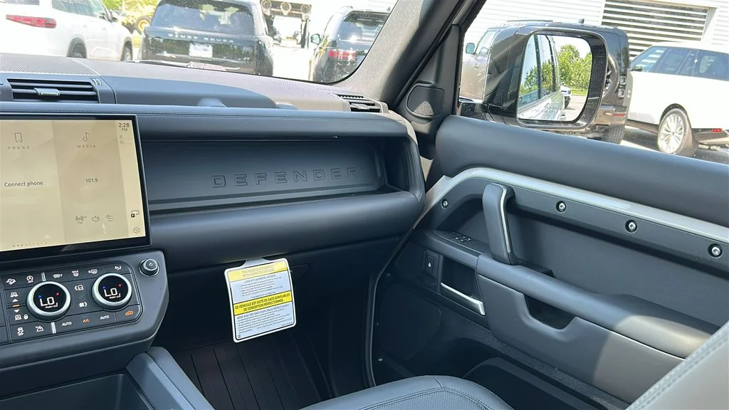 New 2026 Borasco Grey LAND ROVER X-Dynamic SE image 25