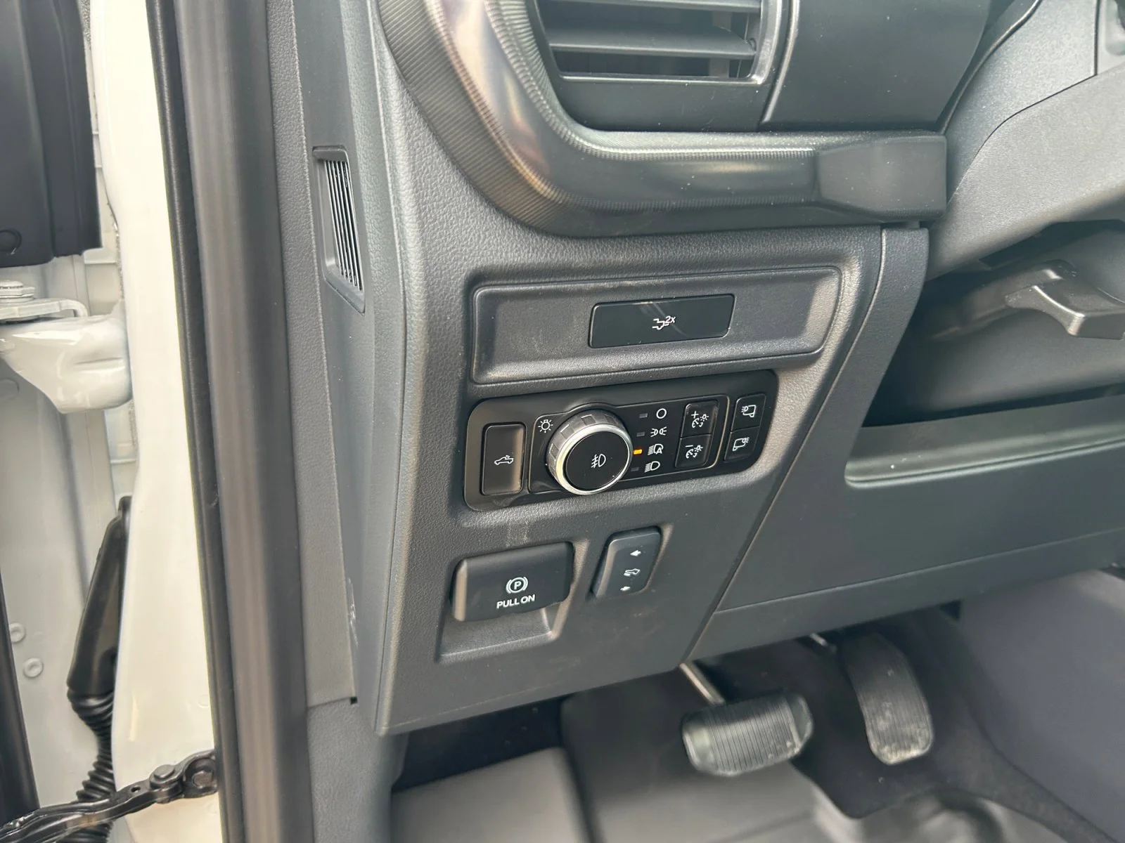 New 2026 Star White Metallic Tri-Coat Ford Lariat image 16