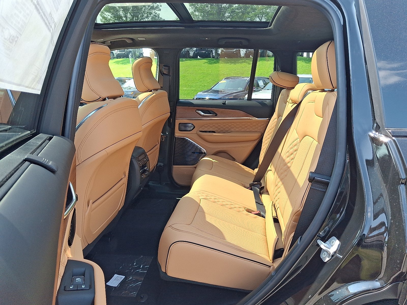 New 2027 High-Gloss Black Paint Jeep Summit 4x4 image 6