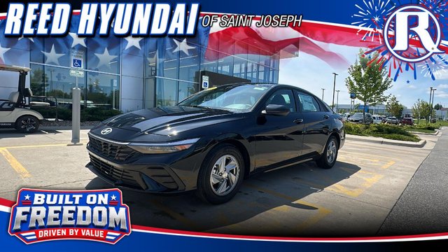 2025 Hyundai ELANTRA SE