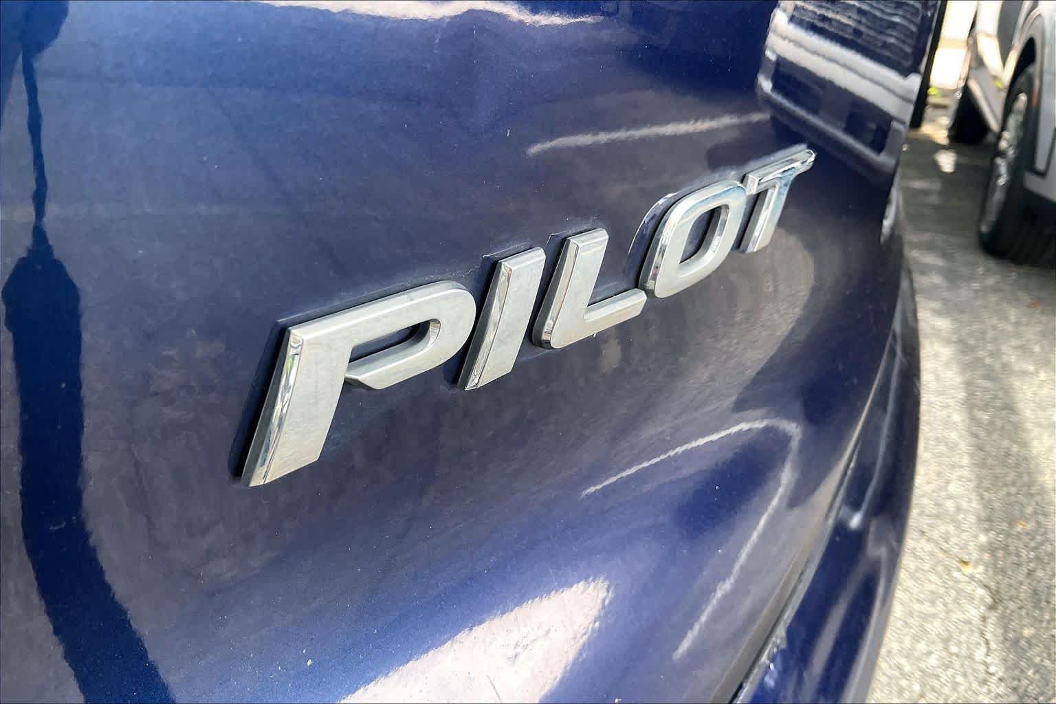 Used 2019 Obsidian Blue Pearl Honda EX-L image 17