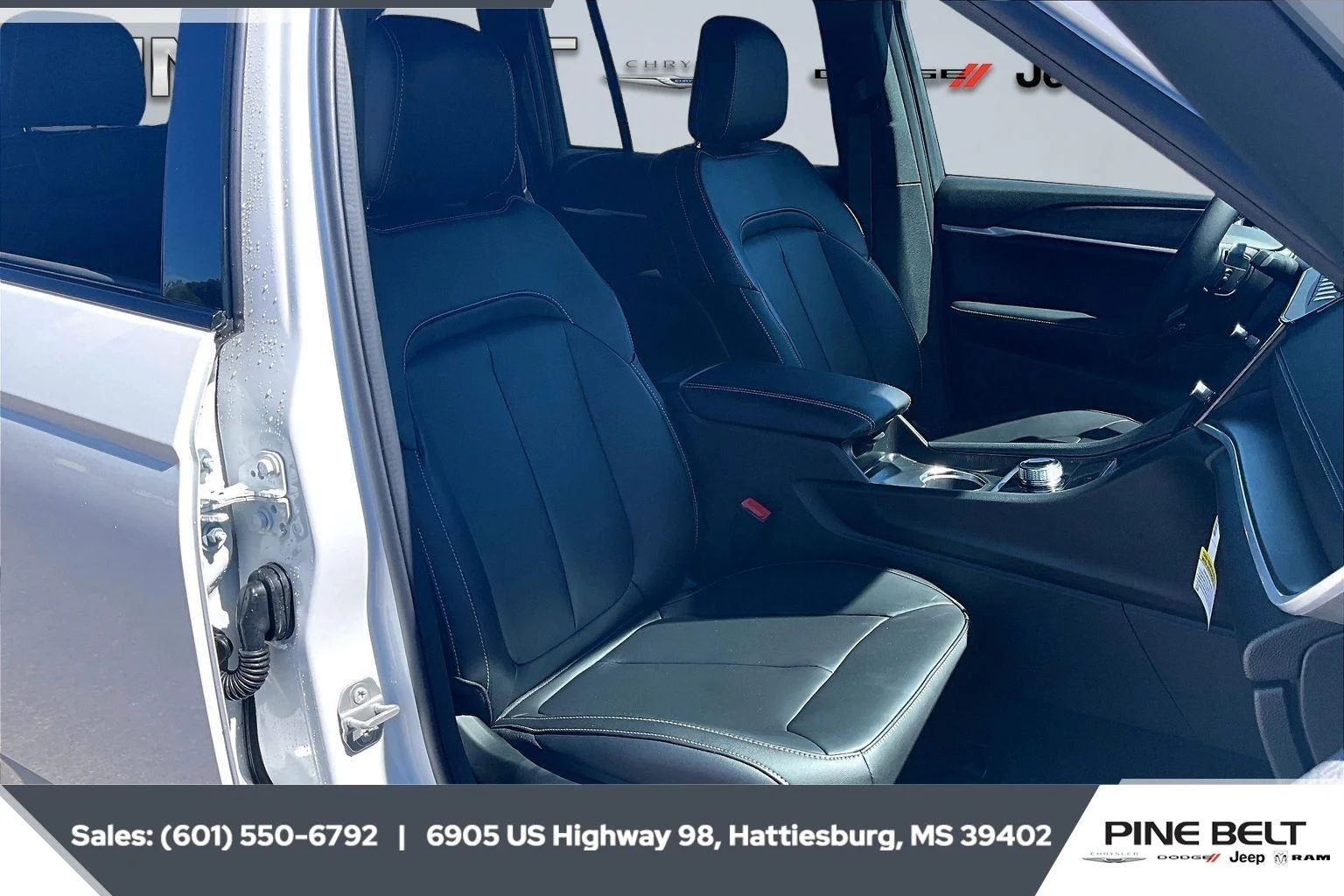 New 2026 Bright White Clear-Coat Exterior Paint Jeep Limited image 9