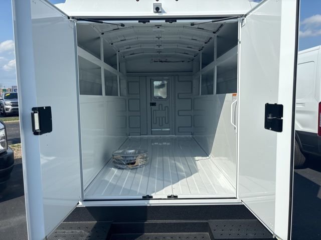 New 2026 Oxford White Ford E-350 SRW image 11