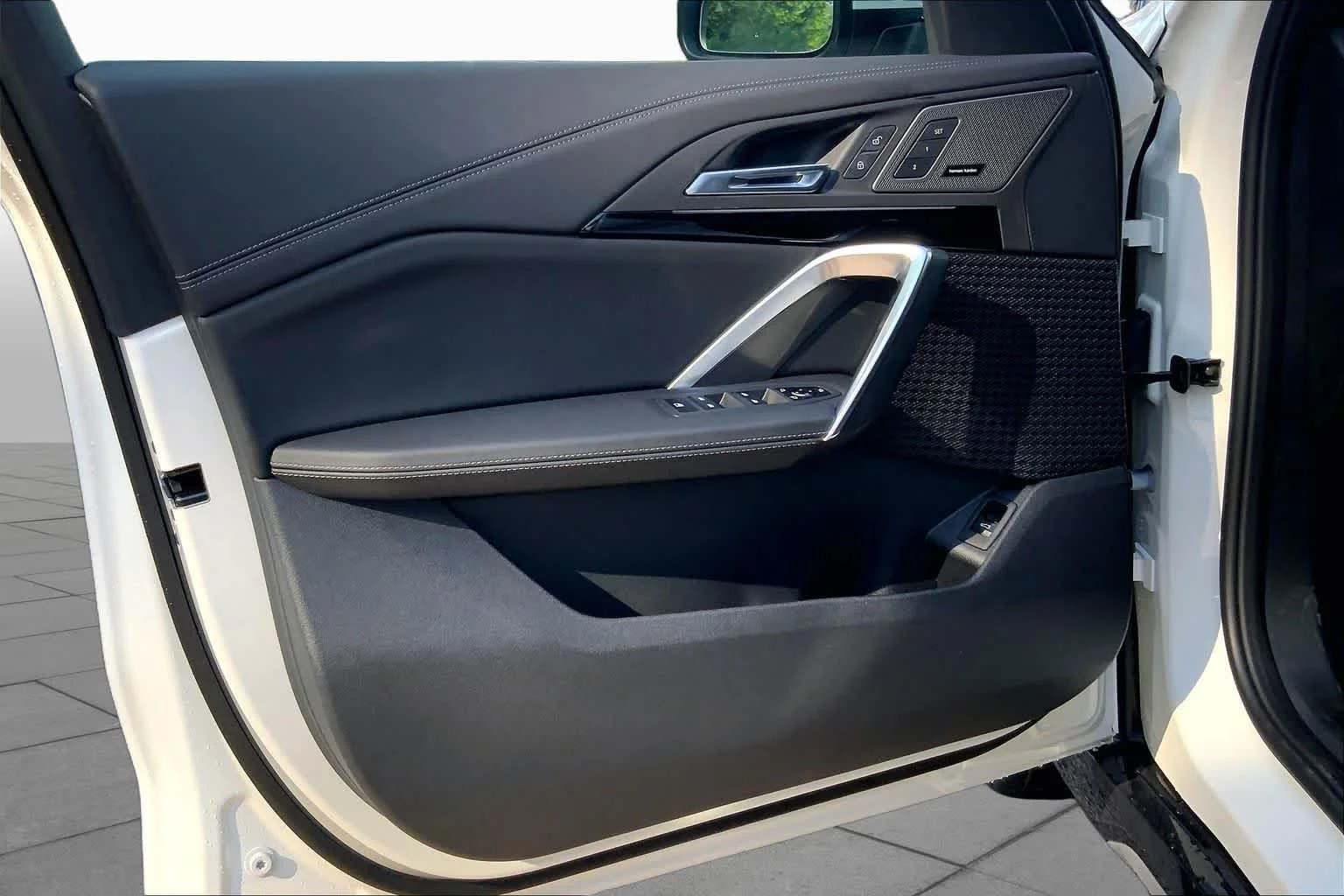 New 2027 Alpine White BMW xDrive28i image 10