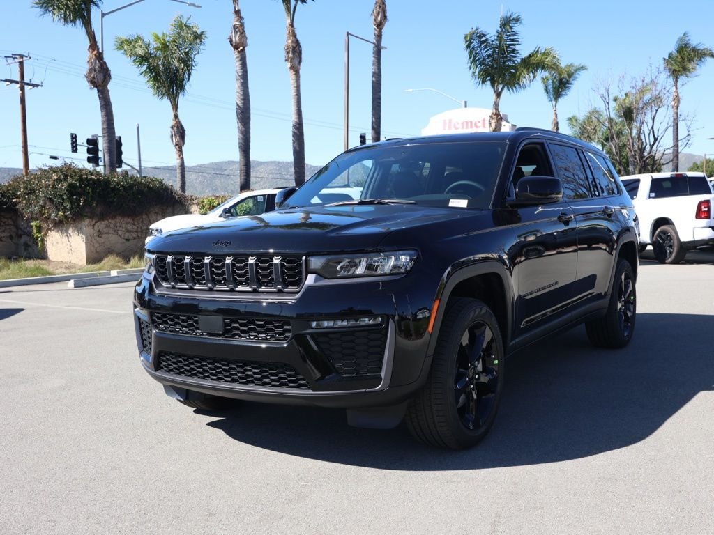 New 2026 Diamond Black Crystal Pearl-Coat Exterior Paint Jeep Limited image 7